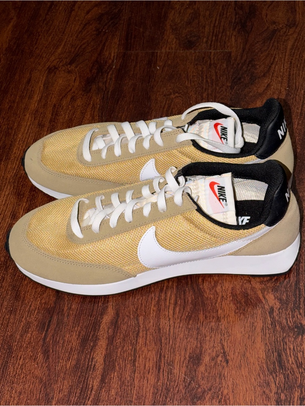 Nike - Picture 3 of 11